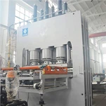 Kort cyklus varmpressemaskine